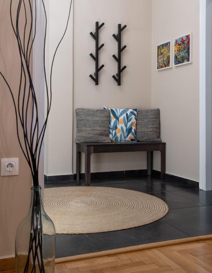 Absolute Xi Apartment